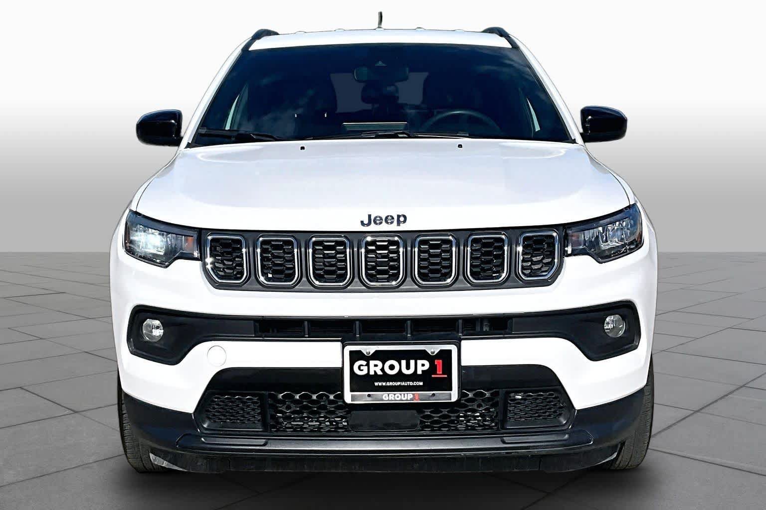 Used 2024 Jeep Compass Latitude AWD/4WD image 4