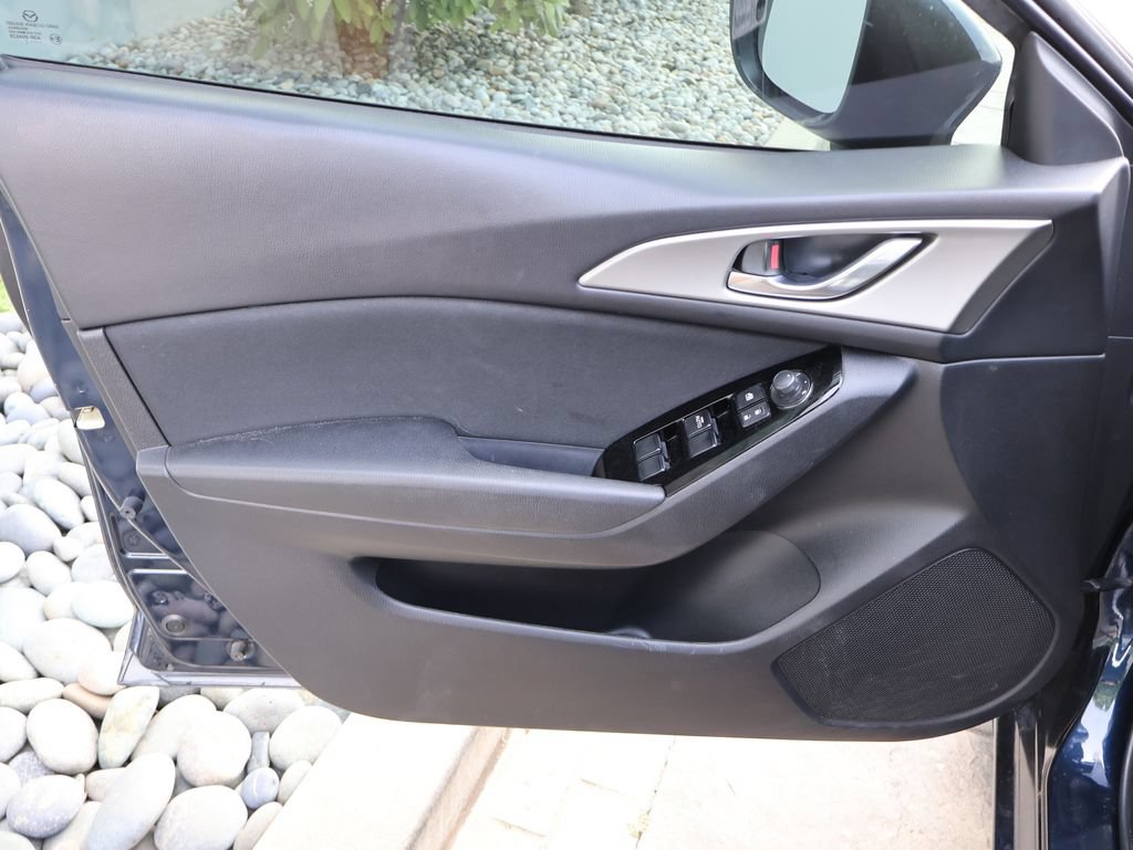 Used 2017 MAZDA MAZDA3 Sport FWD image 19