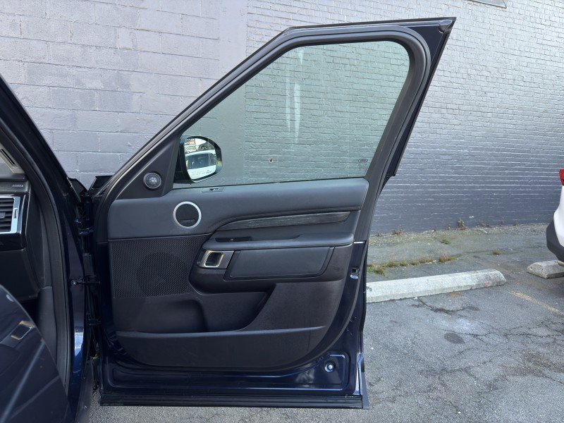 Used 2018 Land Rover Discovery HSE image 13