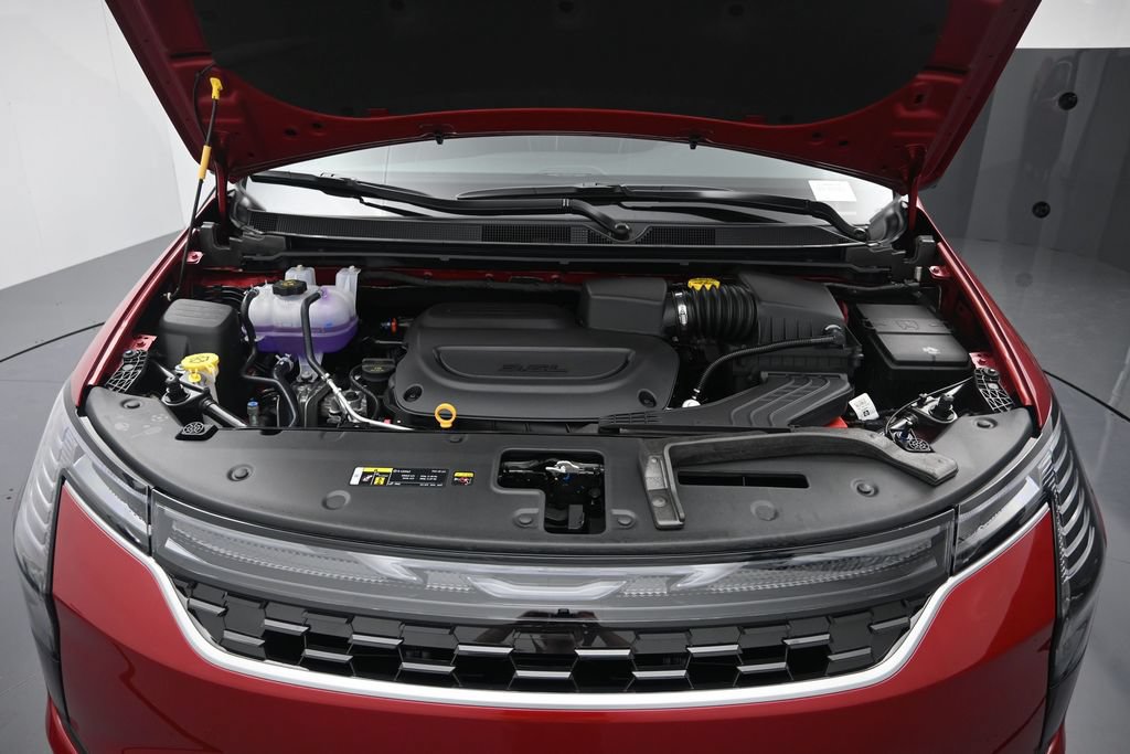 New 2027 Chrysler Pacifica Limited w/ Family Tech Group FWD image 30
