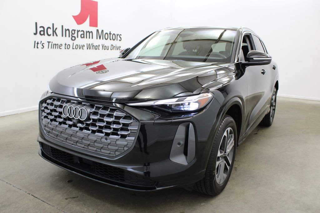 Certified 2025 Audi Q5 Premium w/ Convenience Package image 2