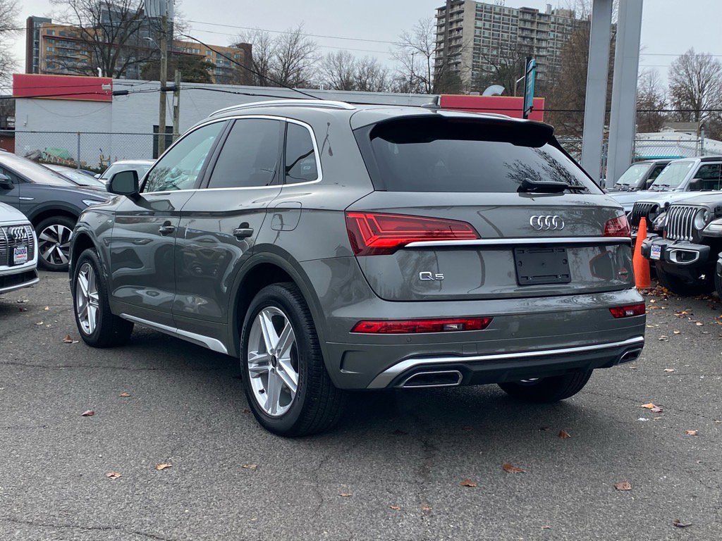 Used 2024 Audi Q5 e Premium w/ Convenience Package image 5