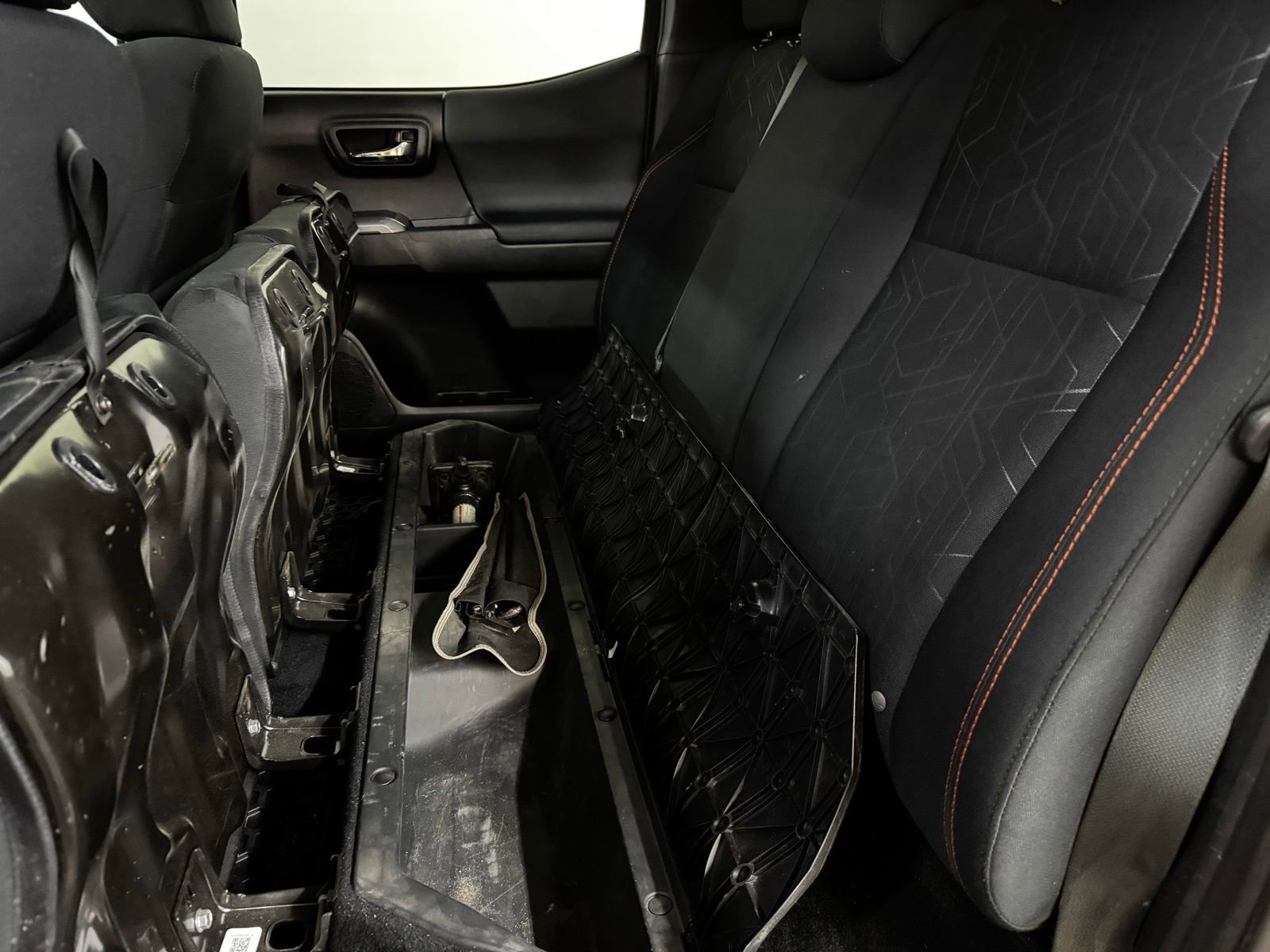Used 2017 Toyota Tacoma TRD Sport AWD/4WD image 33