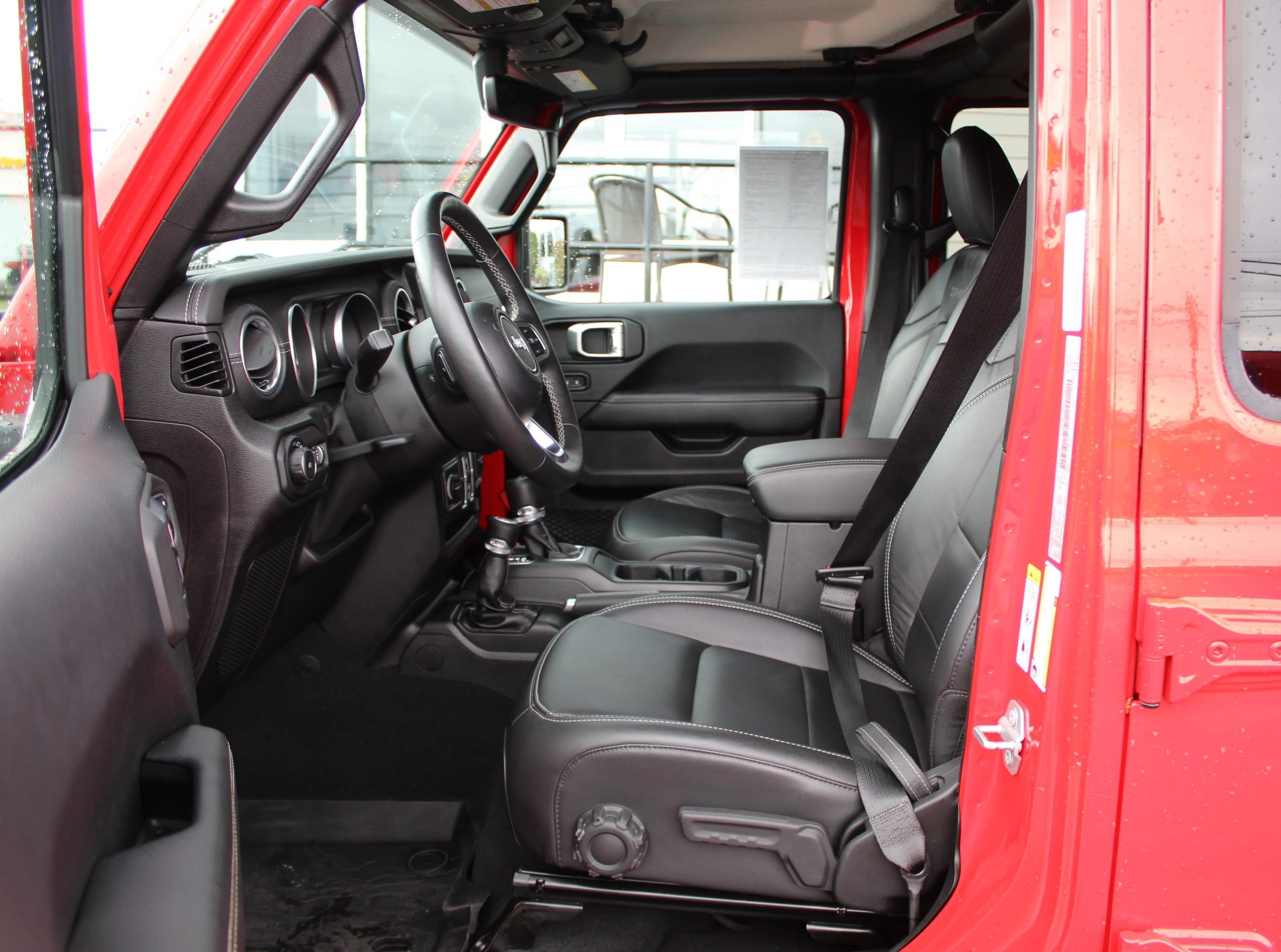 Used 2018 Jeep Wrangler Unlimited Sahara w/ Uconnect 4C Nav & Sound Group AWD/4WD image 23