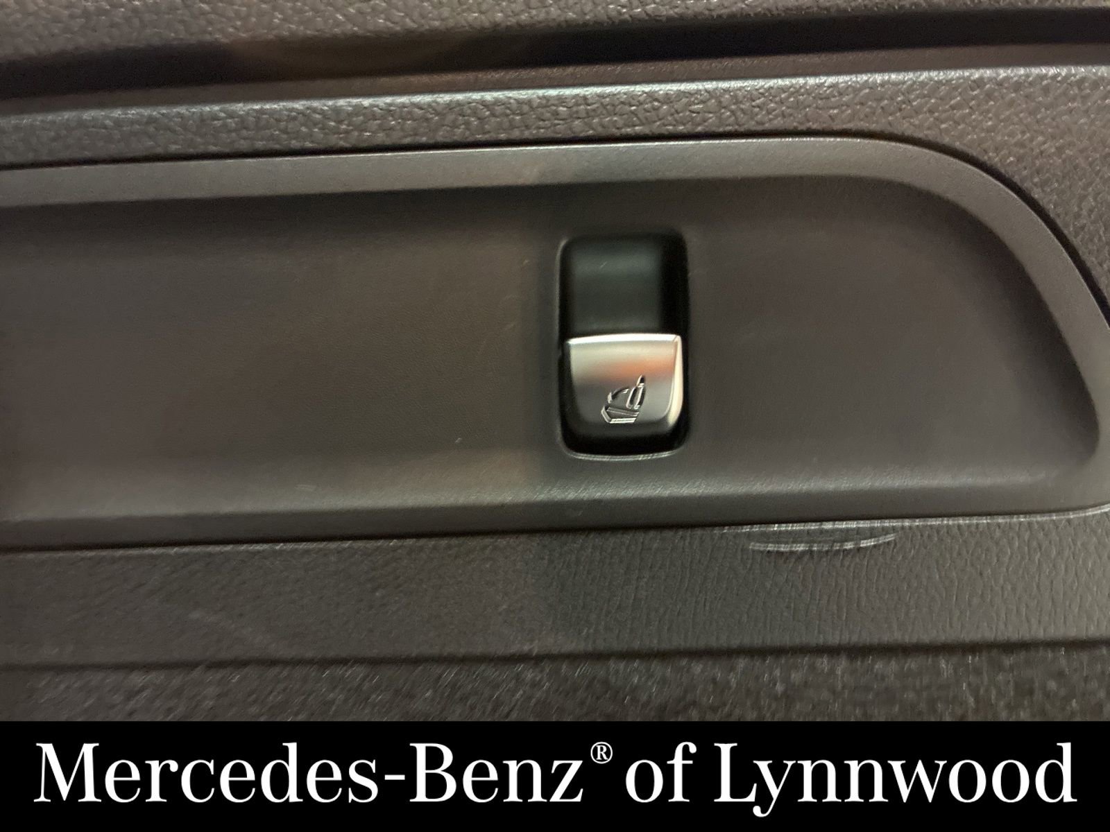 Used 2019 Mercedes-Benz GLC 300 4MATIC image 8