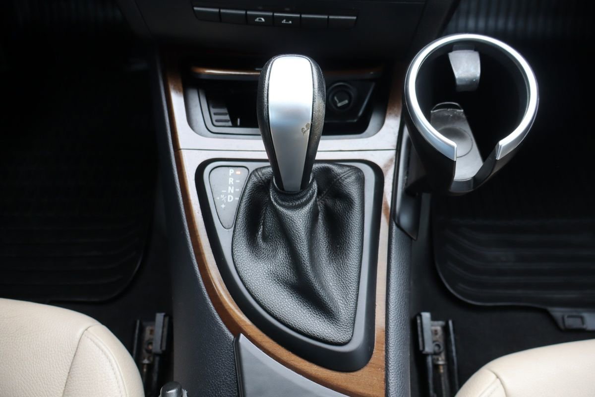 Used 2013 BMW 128i Convertible RWD image 32
