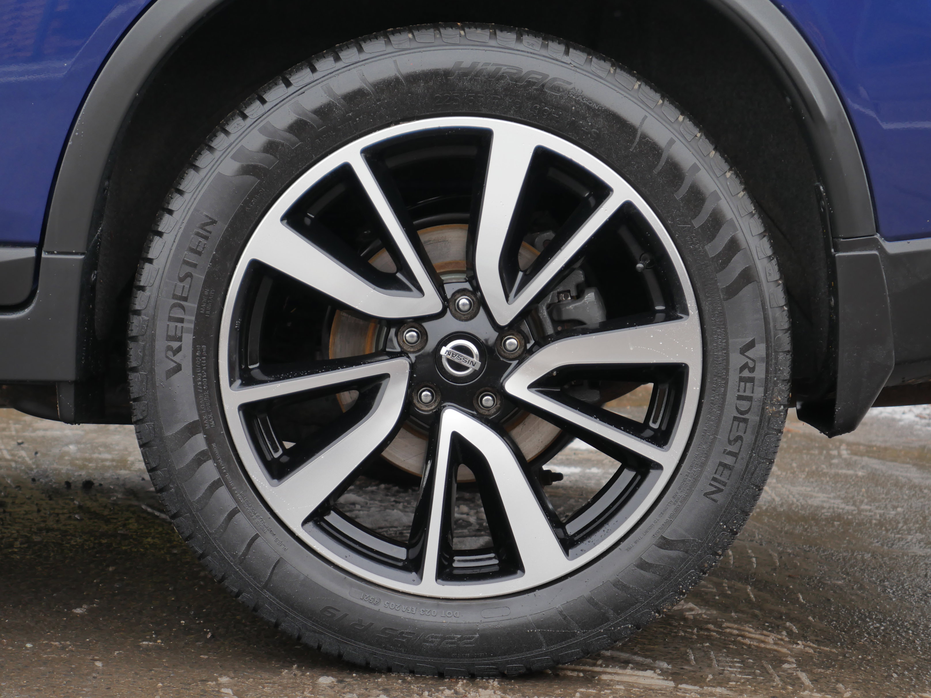 Used 2018 Nissan Rogue SL w/ Premium Package image 17