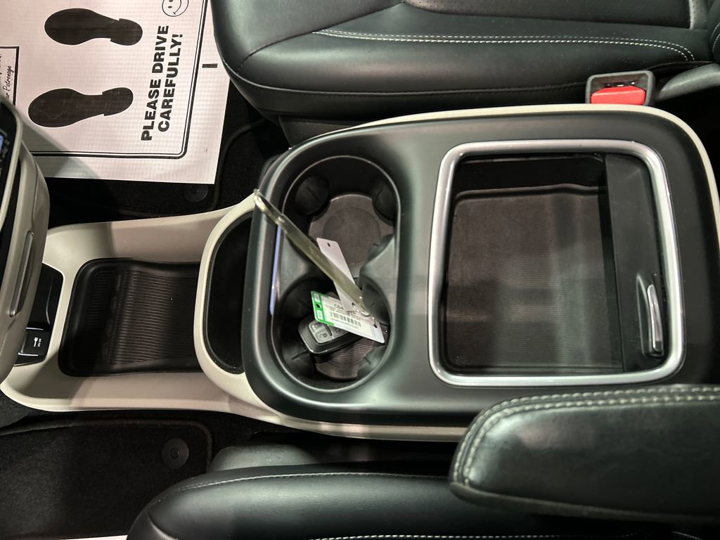 Used 2024 Chrysler Pacifica Touring-L FWD image 21