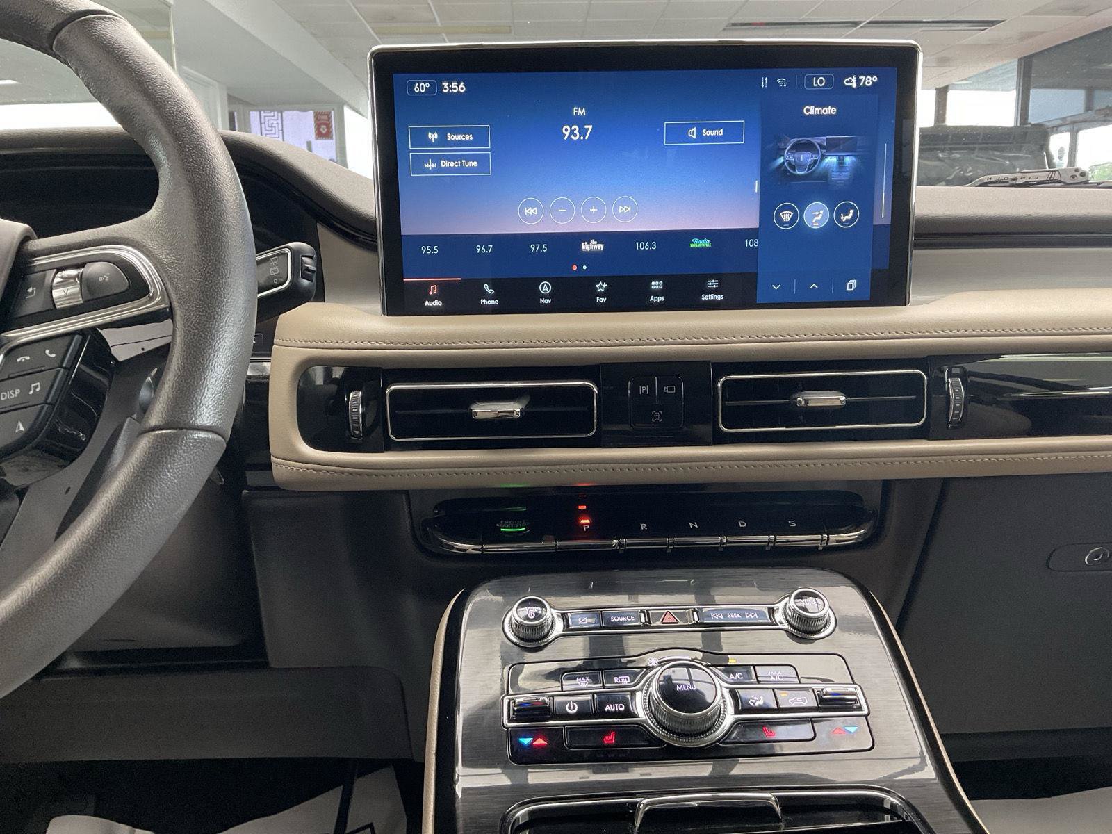 Used 2023 Lincoln Nautilus AWD w/ Premium Package image 18