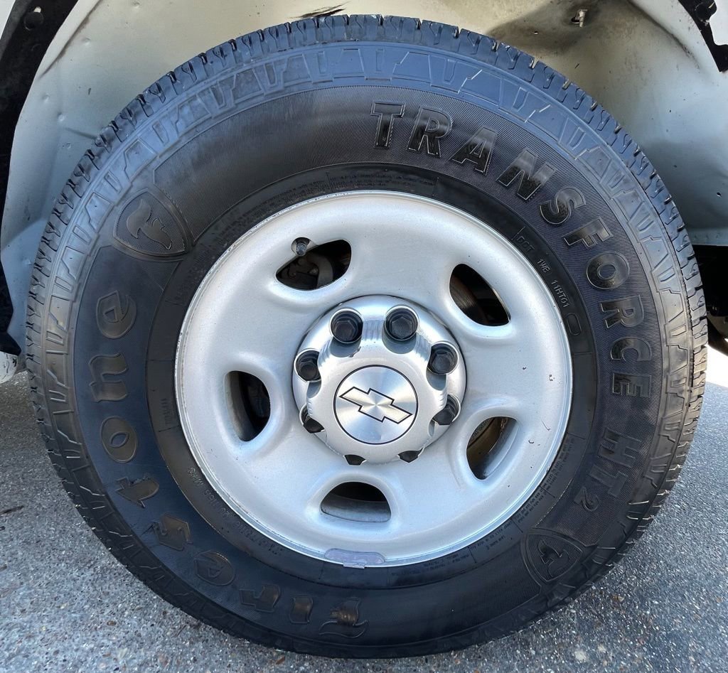 Used 2017 Chevrolet Express 2500 Extended image 15