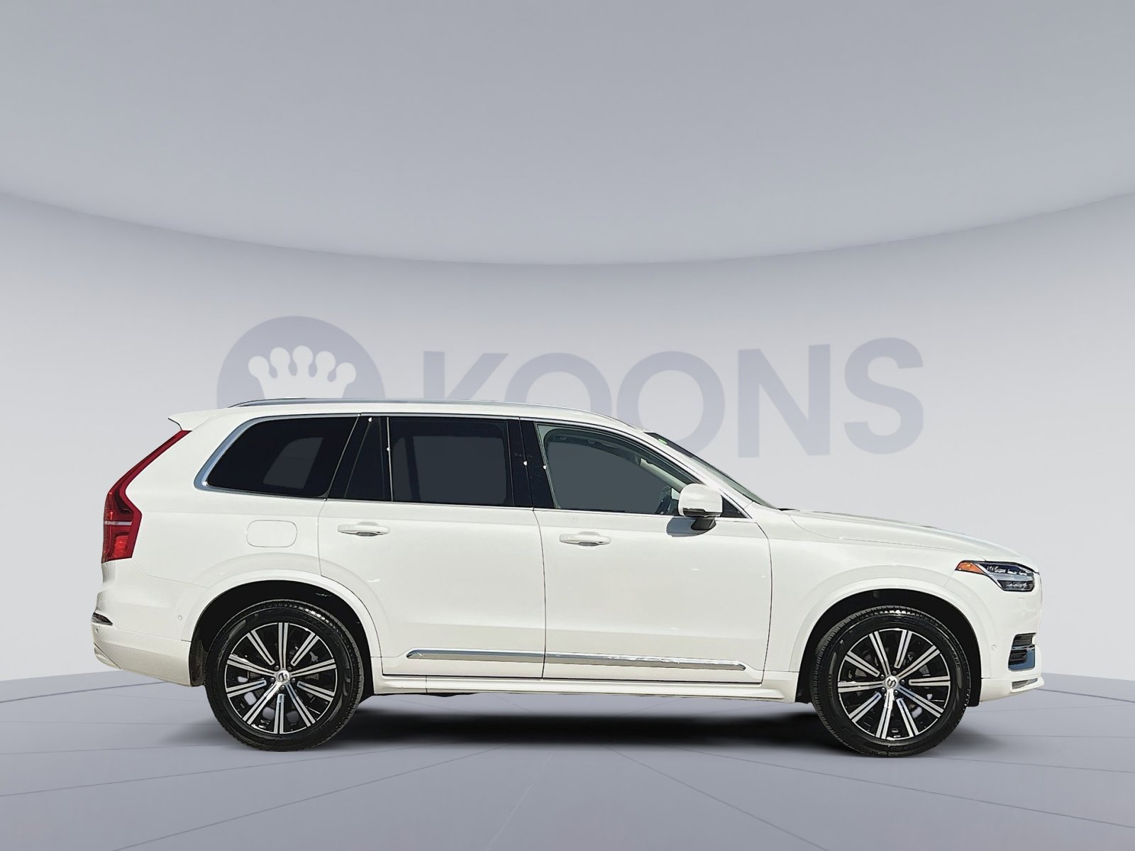 Certified 2025 Volvo XC90 B6 Plus image 8