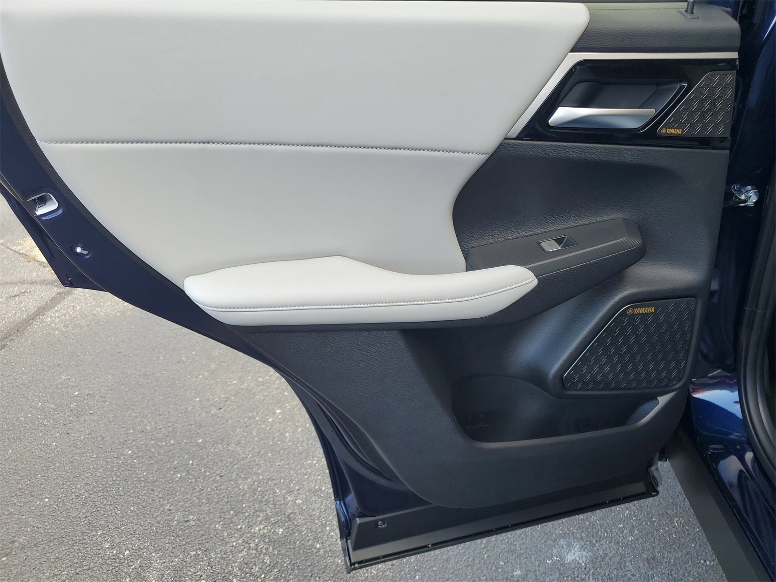 New 2025 Mitsubishi Outlander SE image 23