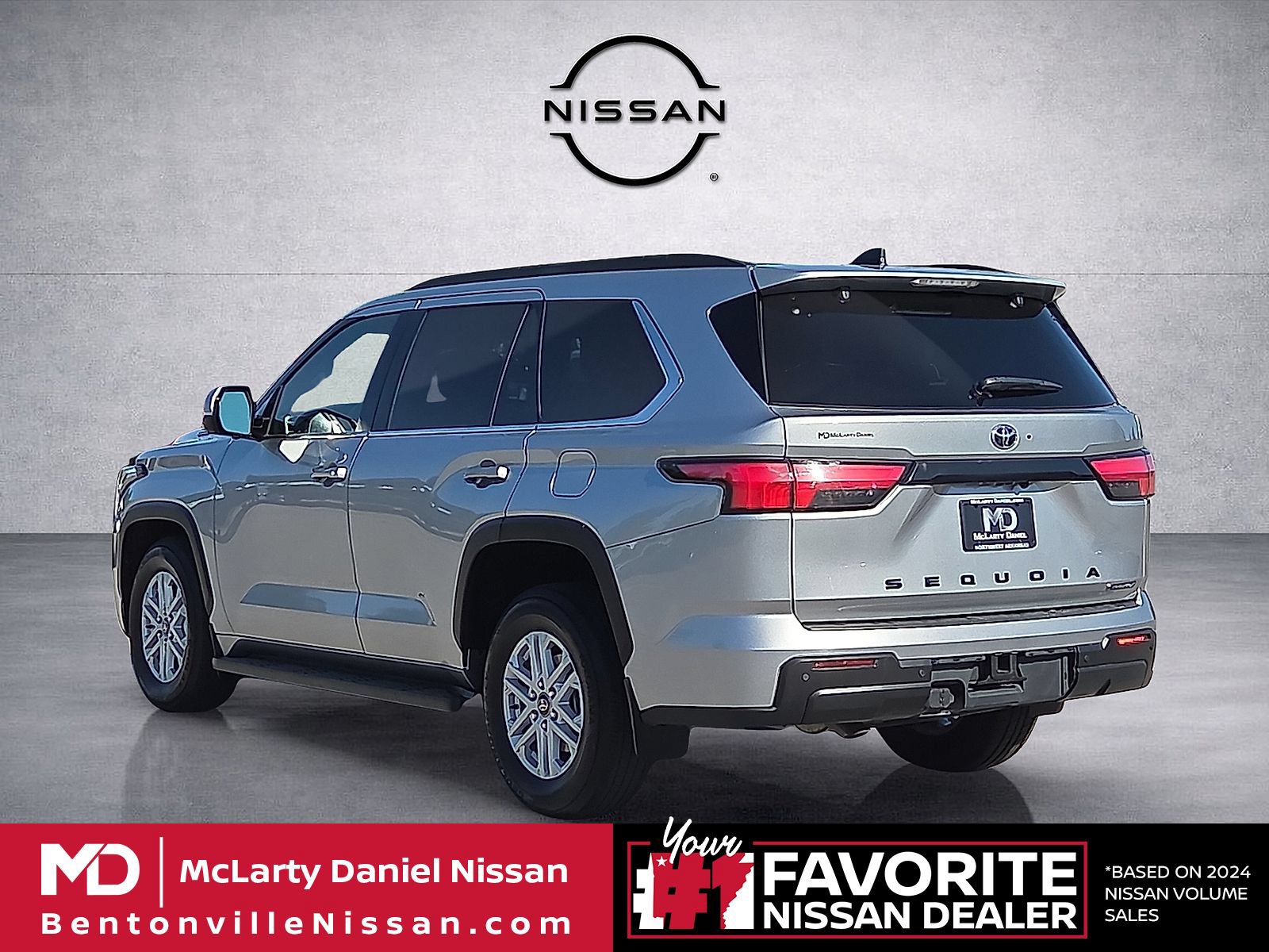 Used 2025 Toyota Sequoia SR5 AWD/4WD image 4