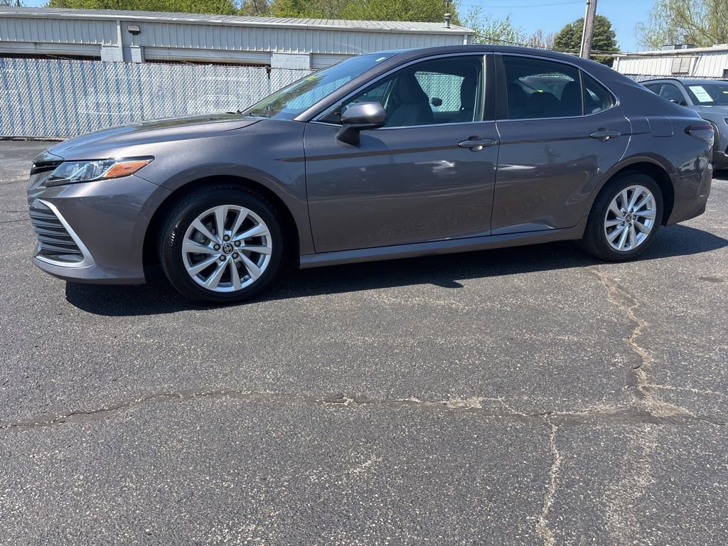 Used 2024 Toyota Camry LE image 4