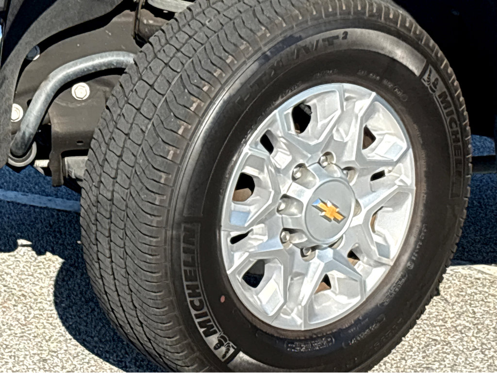 Used 2024 Chevrolet Silverado 2500 LT w/ Convenience Package image 19