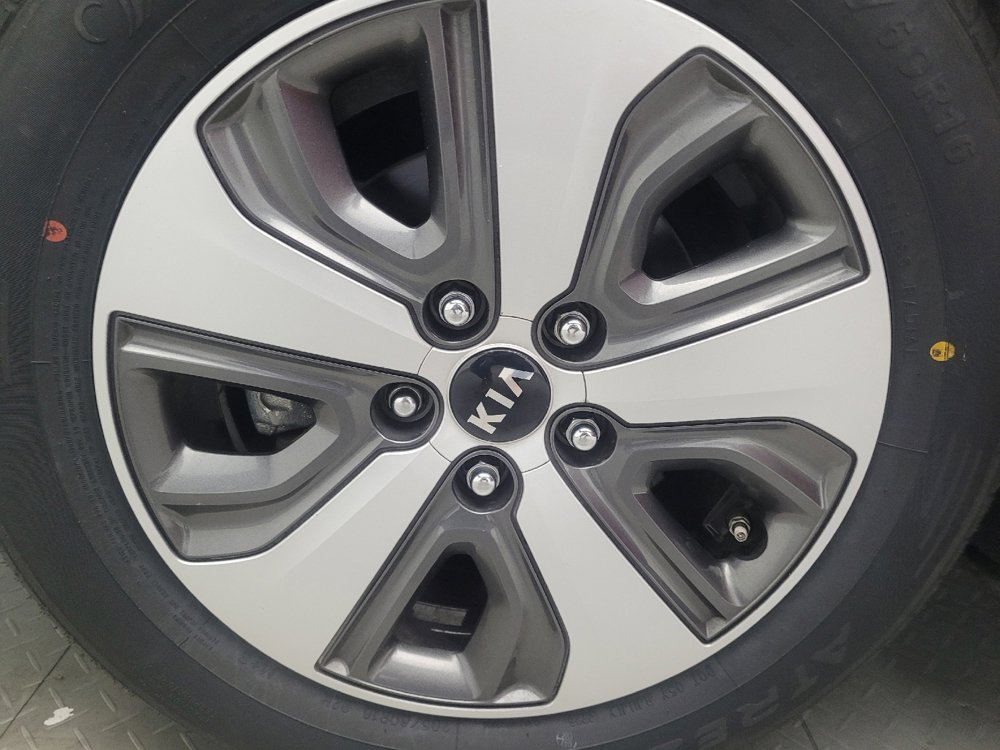 Used 2017 Kia Niro LX image 31