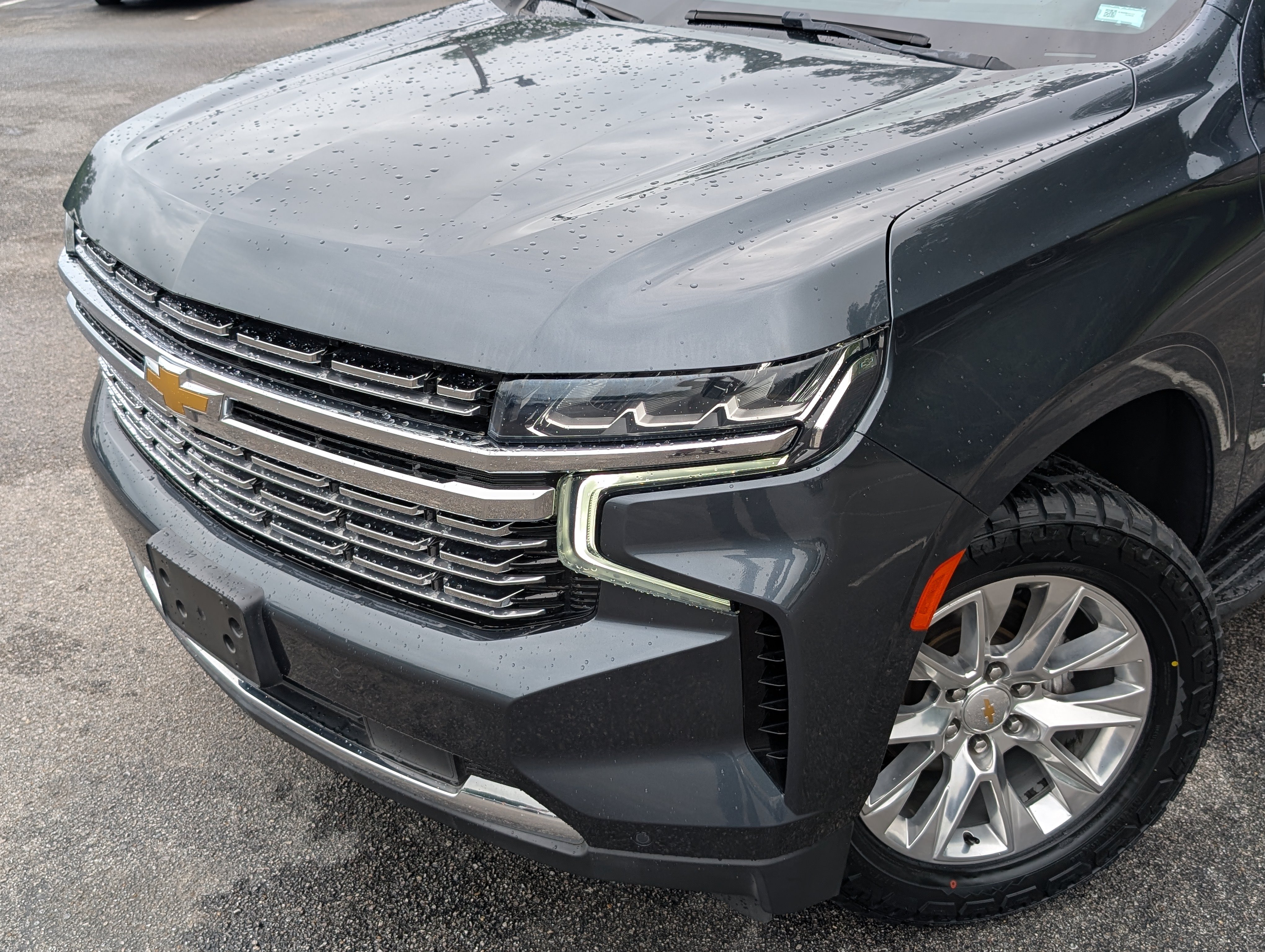 Used 2021 Chevrolet Suburban Premier w/ Premium Package 2 RWD image 13