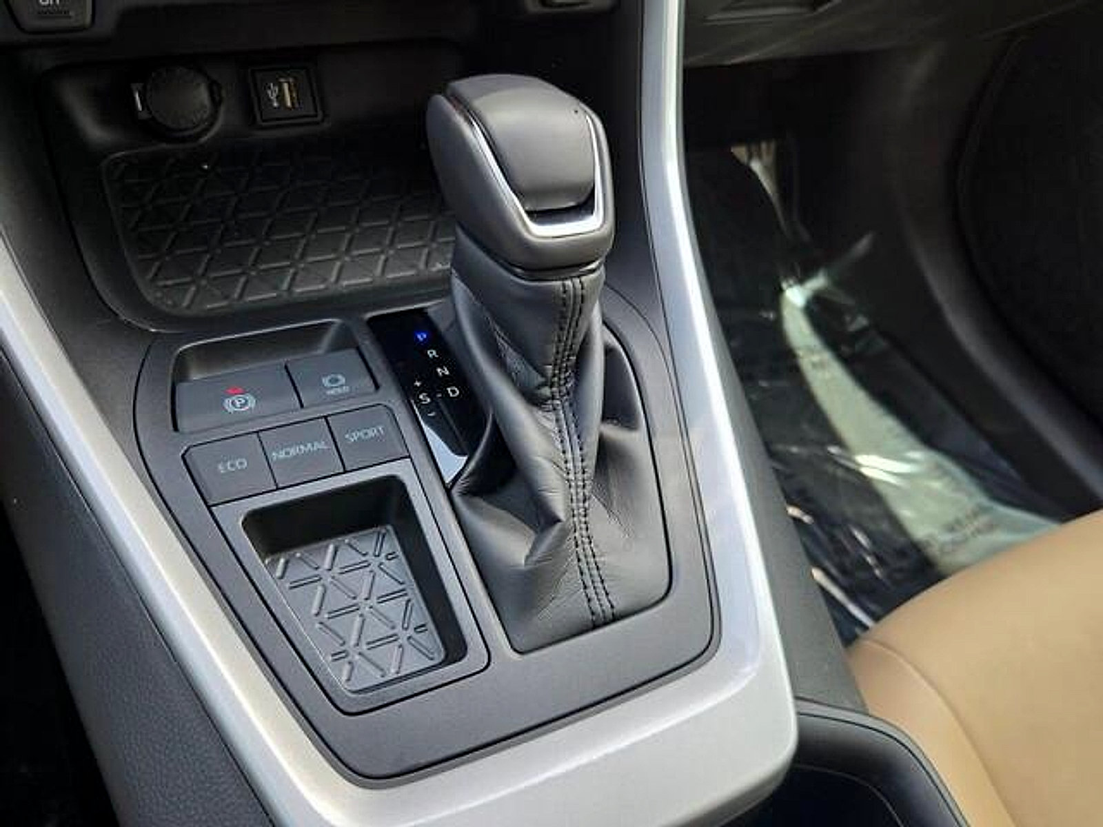 Used 2023 Toyota RAV4 XLE Premium FWD image 21
