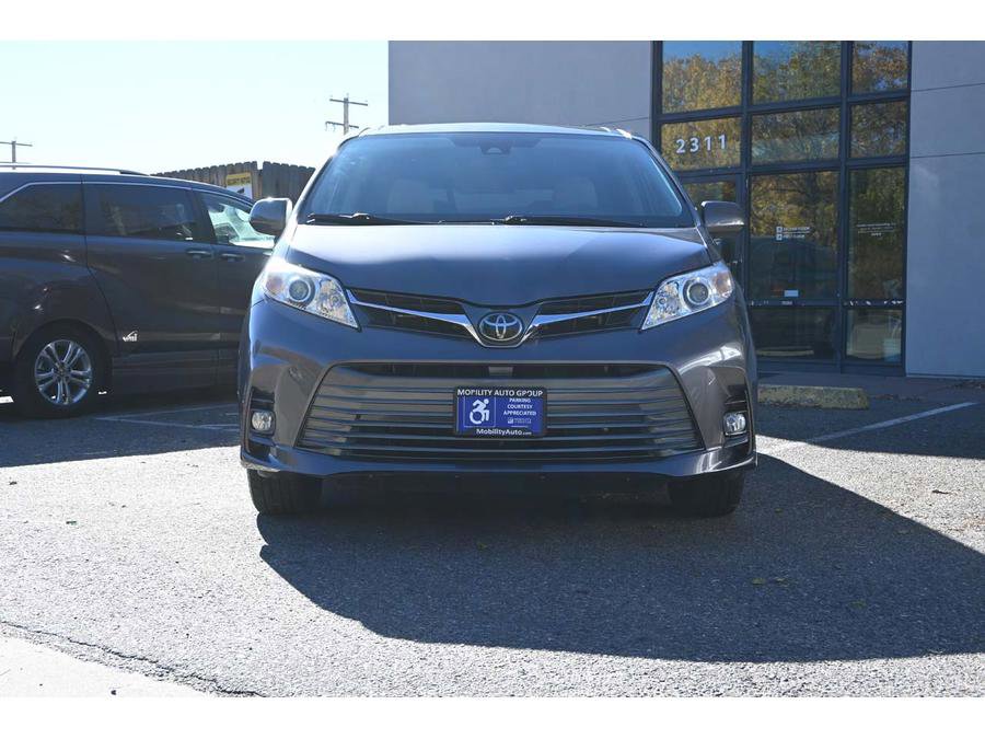 Used 2020 Toyota Sienna XLE FWD image 4