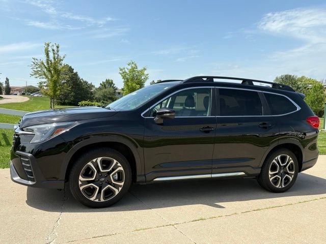 Used 2023 Subaru Ascent Limited AWD/4WD image 1