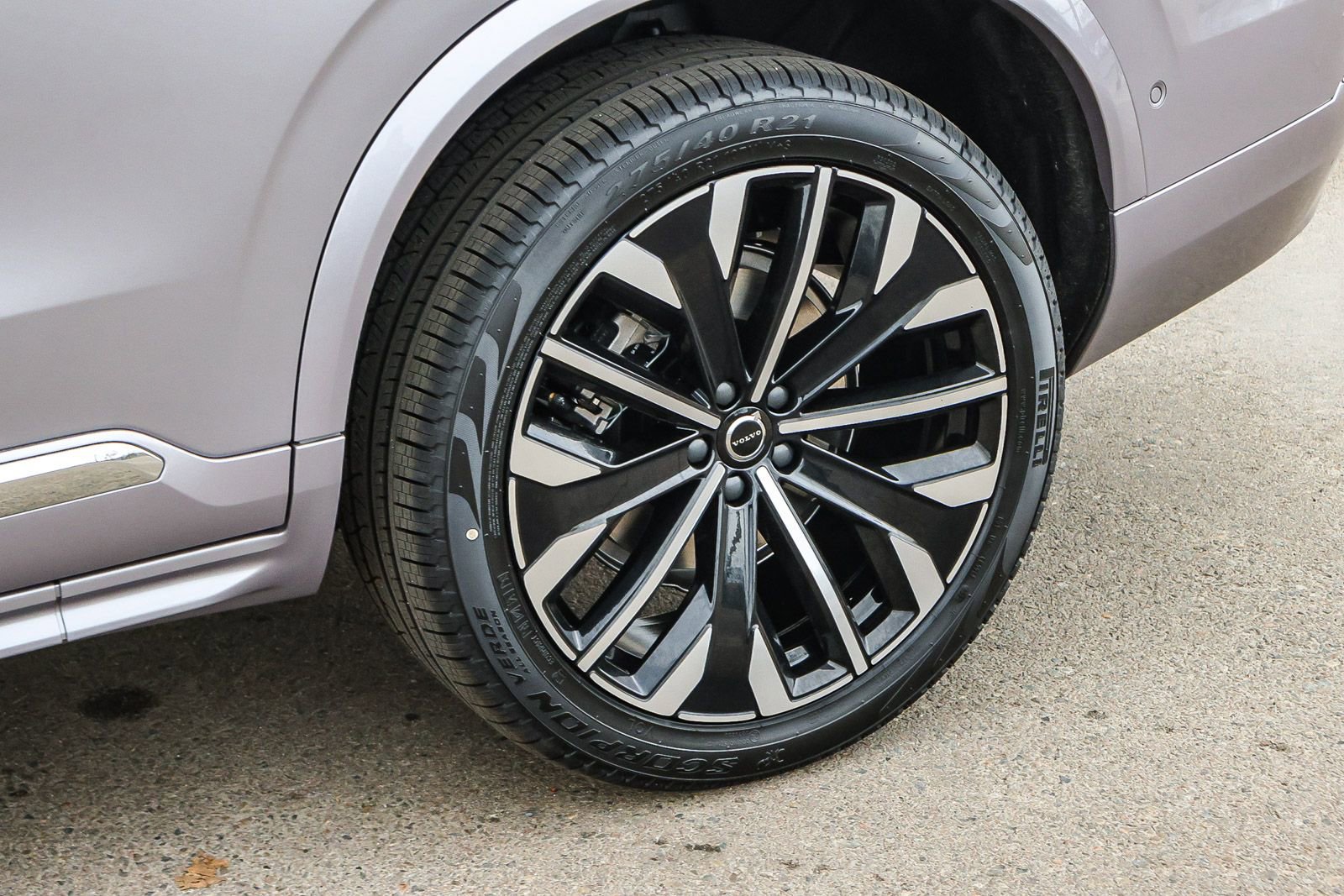 New 2026 Volvo XC90 B6 Plus w/ Protection Package image 10