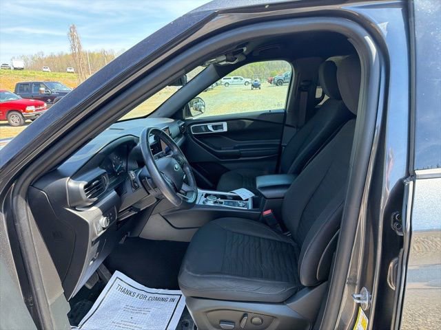 Used 2020 Ford Explorer XLT w/ Comfort Package image 11