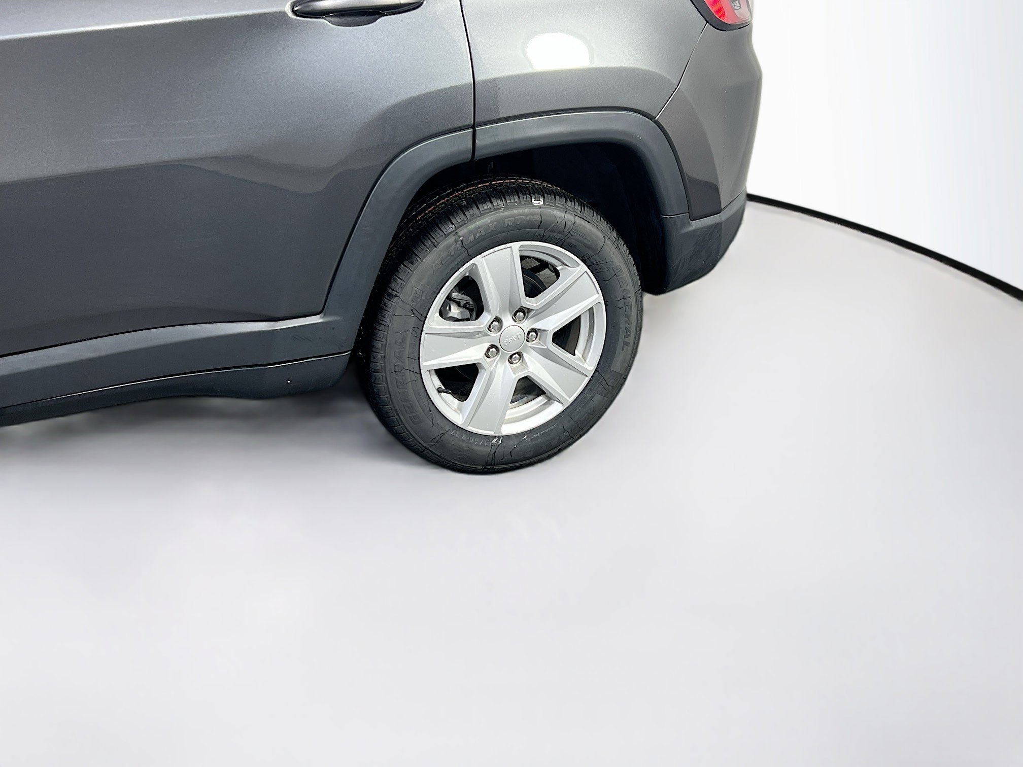 Used 2022 Jeep Compass Latitude image 28