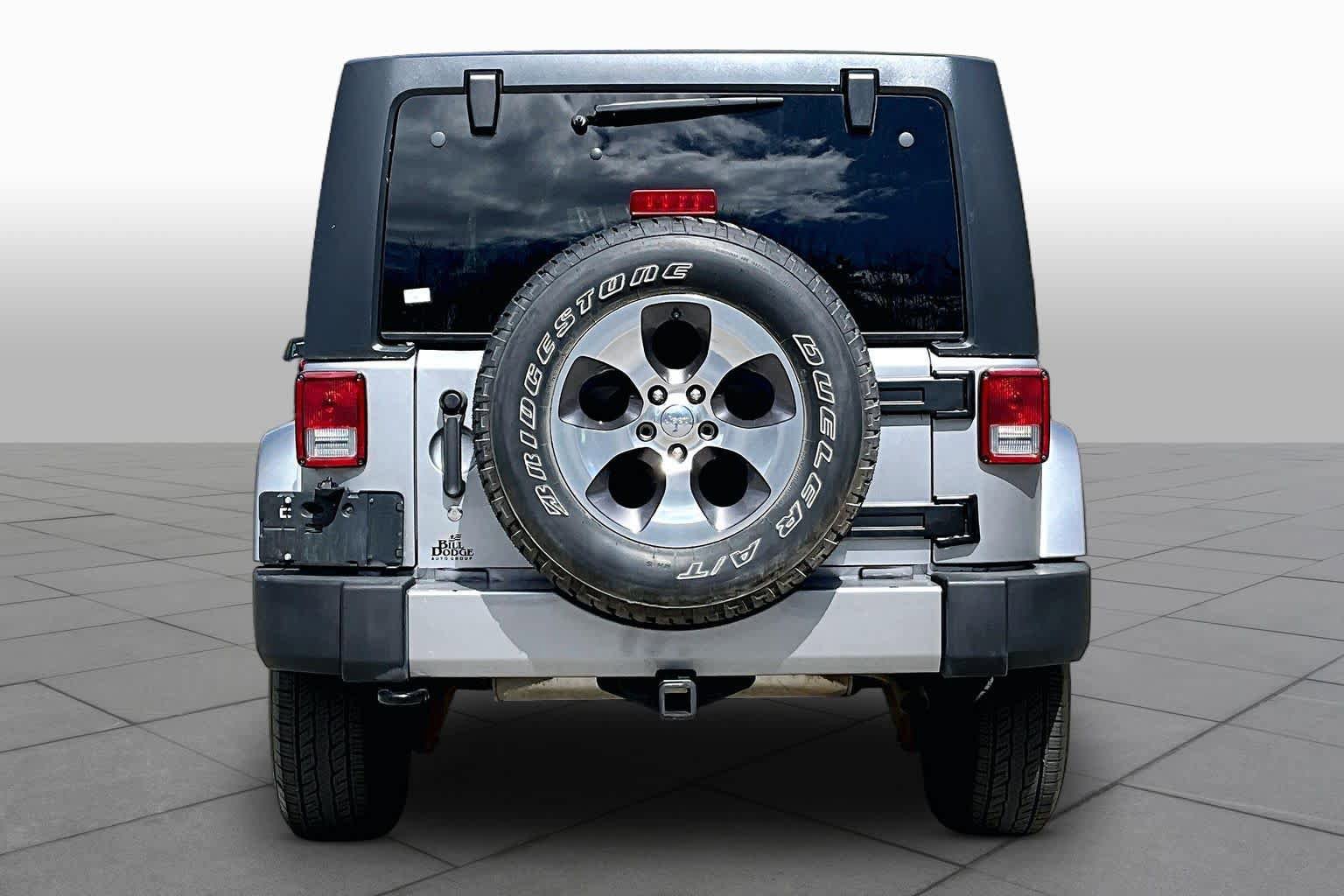 Used 2018 Jeep Wrangler Unlimited Sahara w/ Connectivity Group AWD/4WD image 5