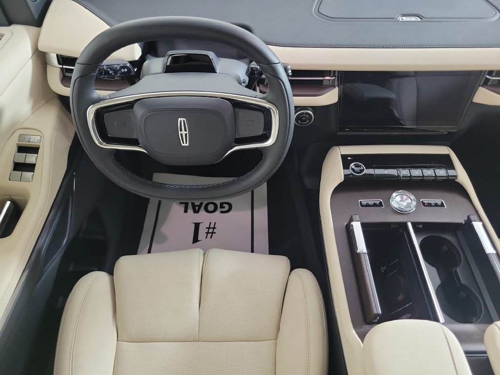 New 2027 Lincoln Navigator Premiere RWD image 11