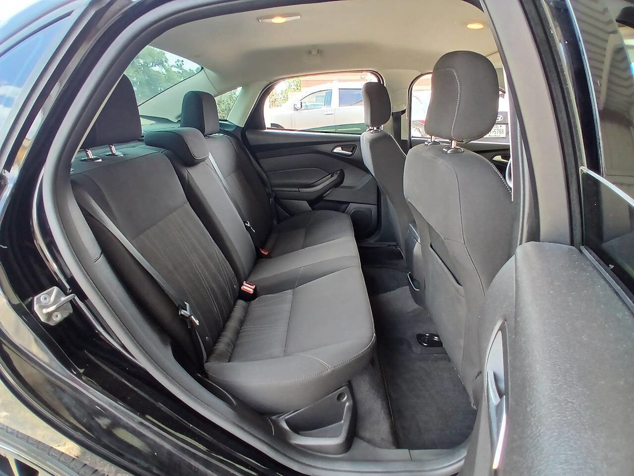 Used 2018 Ford Focus SE FWD image 10