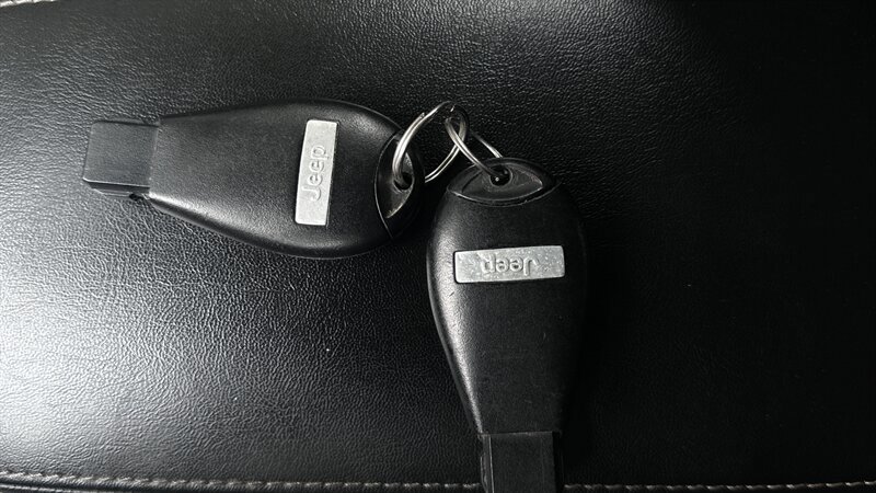 Used 2016 Jeep Cherokee Latitude FWD image 23