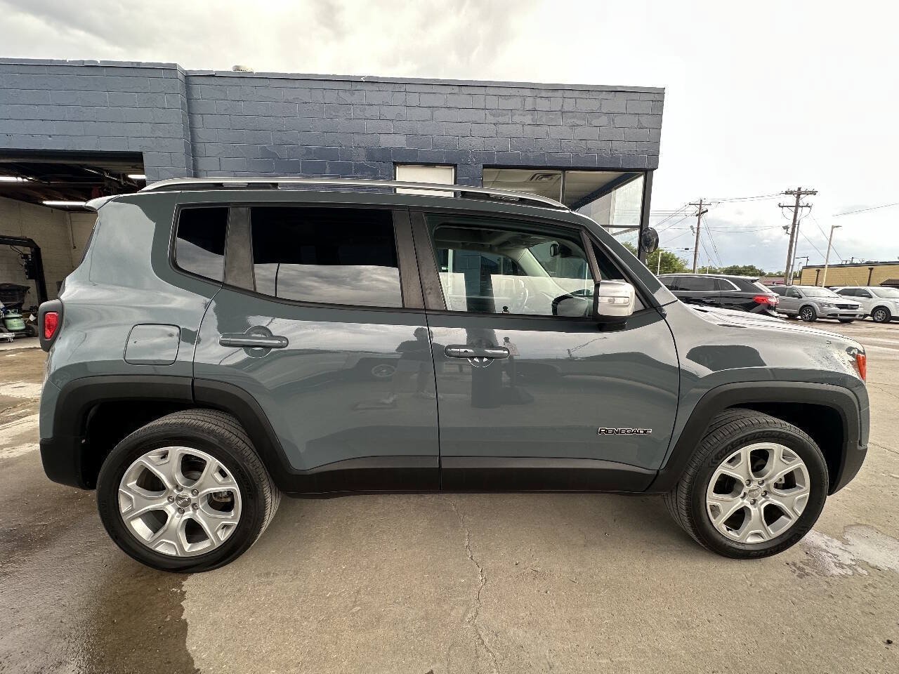 Used 2017 Jeep Renegade Limited AWD/4WD image 8