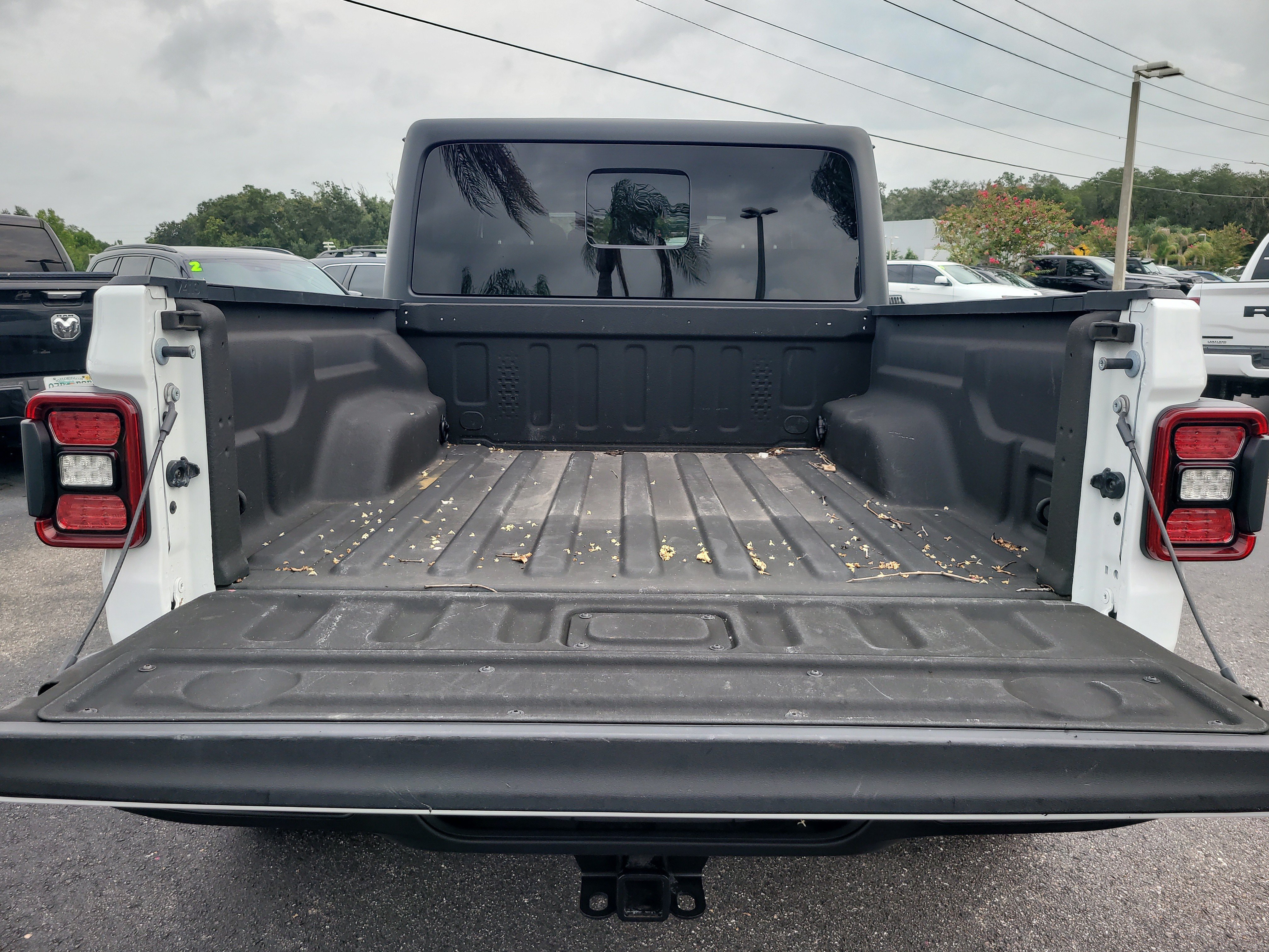 Used 2024 Jeep Gladiator Mojave AWD/4WD image 8