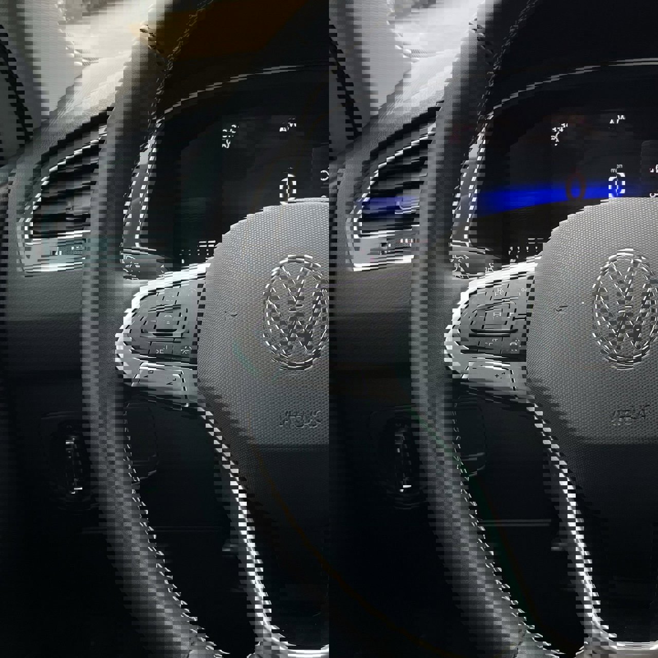 Used 2023 Volkswagen Tiguan SE image 14