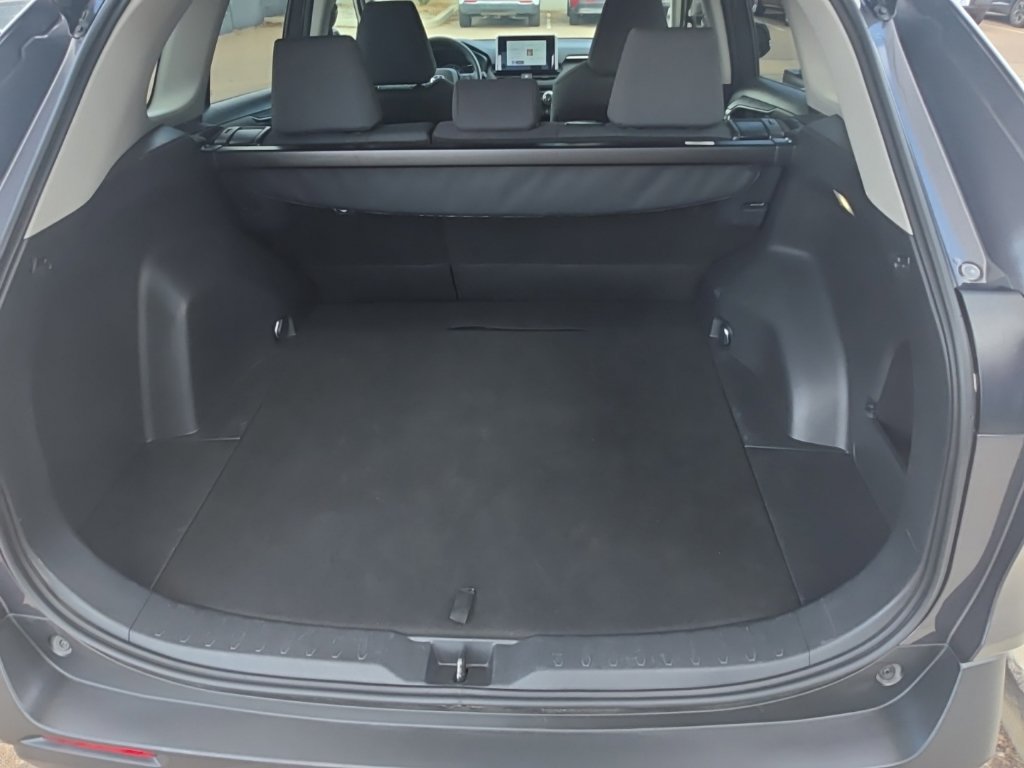 Used 2025 Toyota RAV4 XLE AWD/4WD image 37