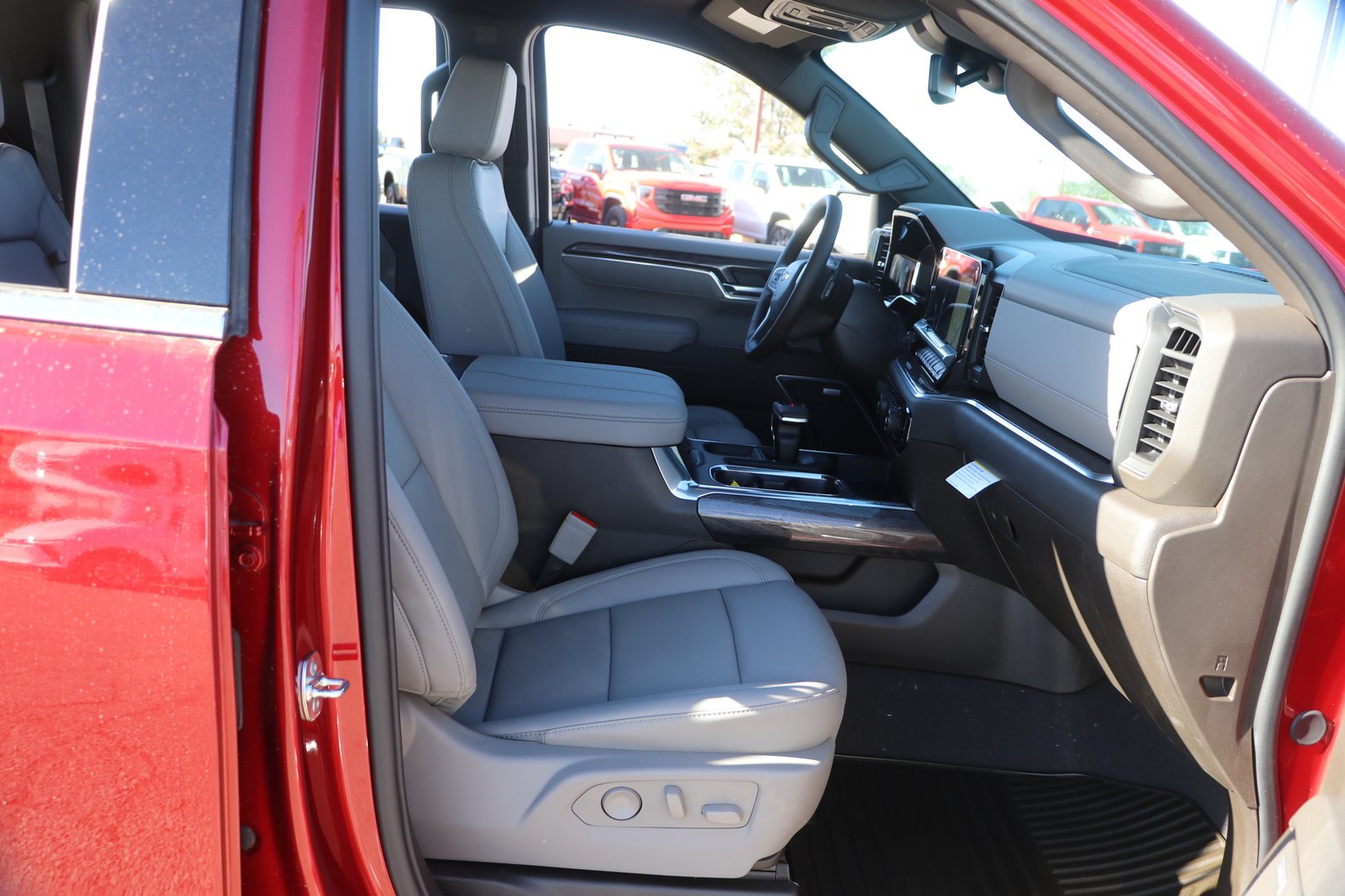New 2026 Chevrolet Silverado 1500 LTZ w/ LTZ Convenience Package II AWD/4WD image 32