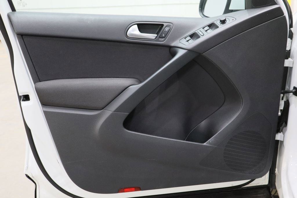 Used 2015 Volkswagen Tiguan S image 19