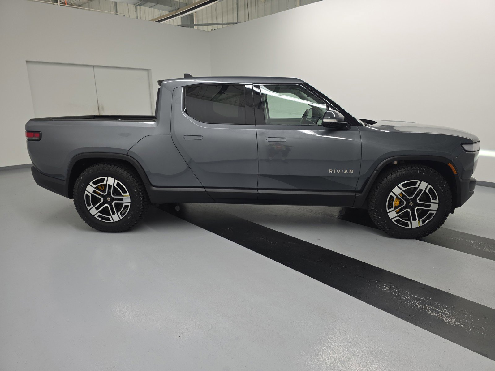 Used 2023 Rivian R1T Adventure image 6