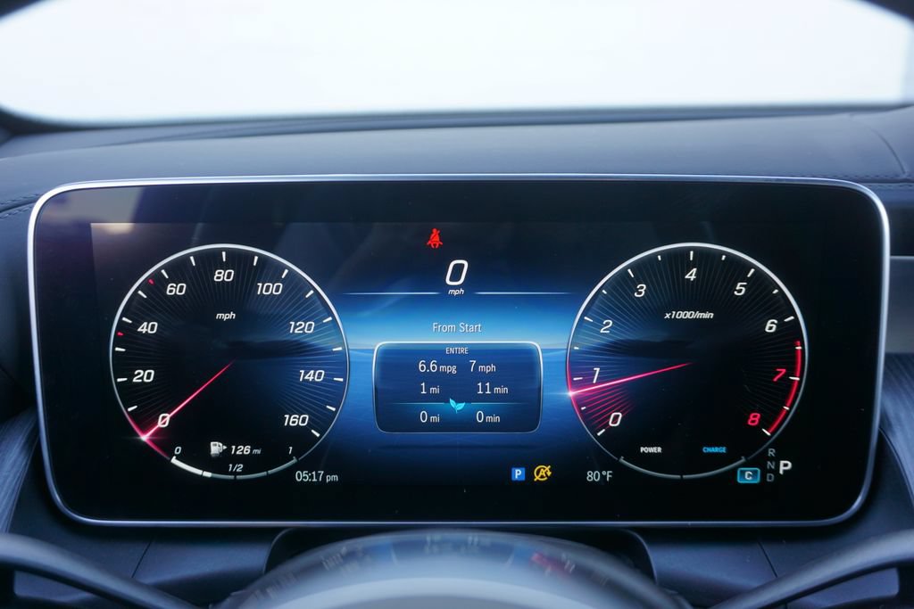 Used 2024 Mercedes-Benz GLC 300 4MATIC image 5