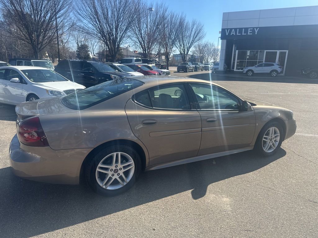 Used 2006 Pontiac Grand Prix GT w/ Sun And Sound Package image 6