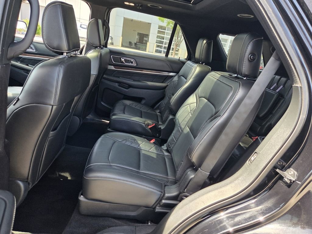 Used 2018 Ford Explorer Platinum image 10