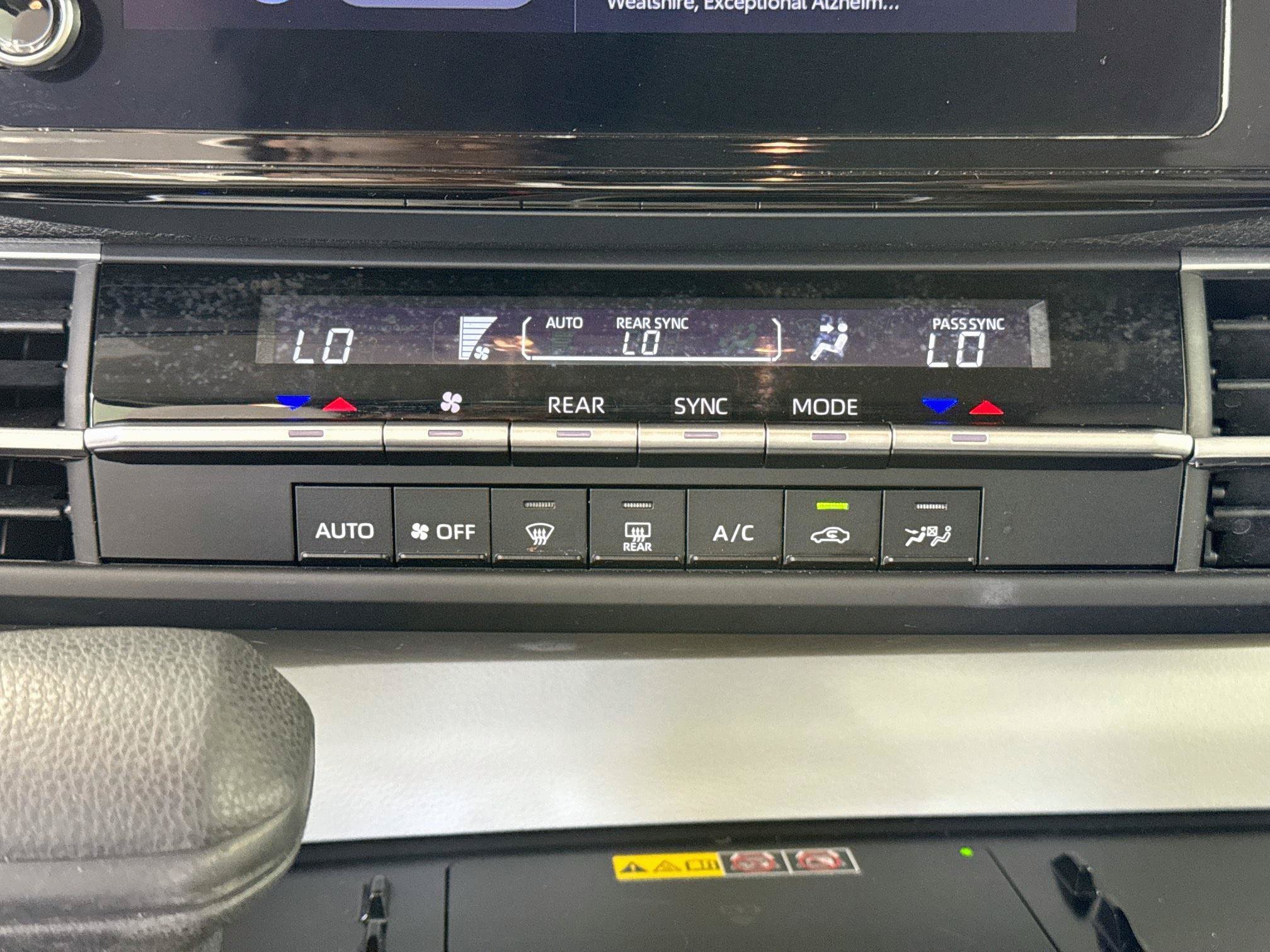 Certified 2025 Toyota Sienna LE FWD image 15