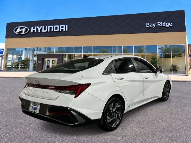 Used 2025 Hyundai Elantra SEL FWD image 4