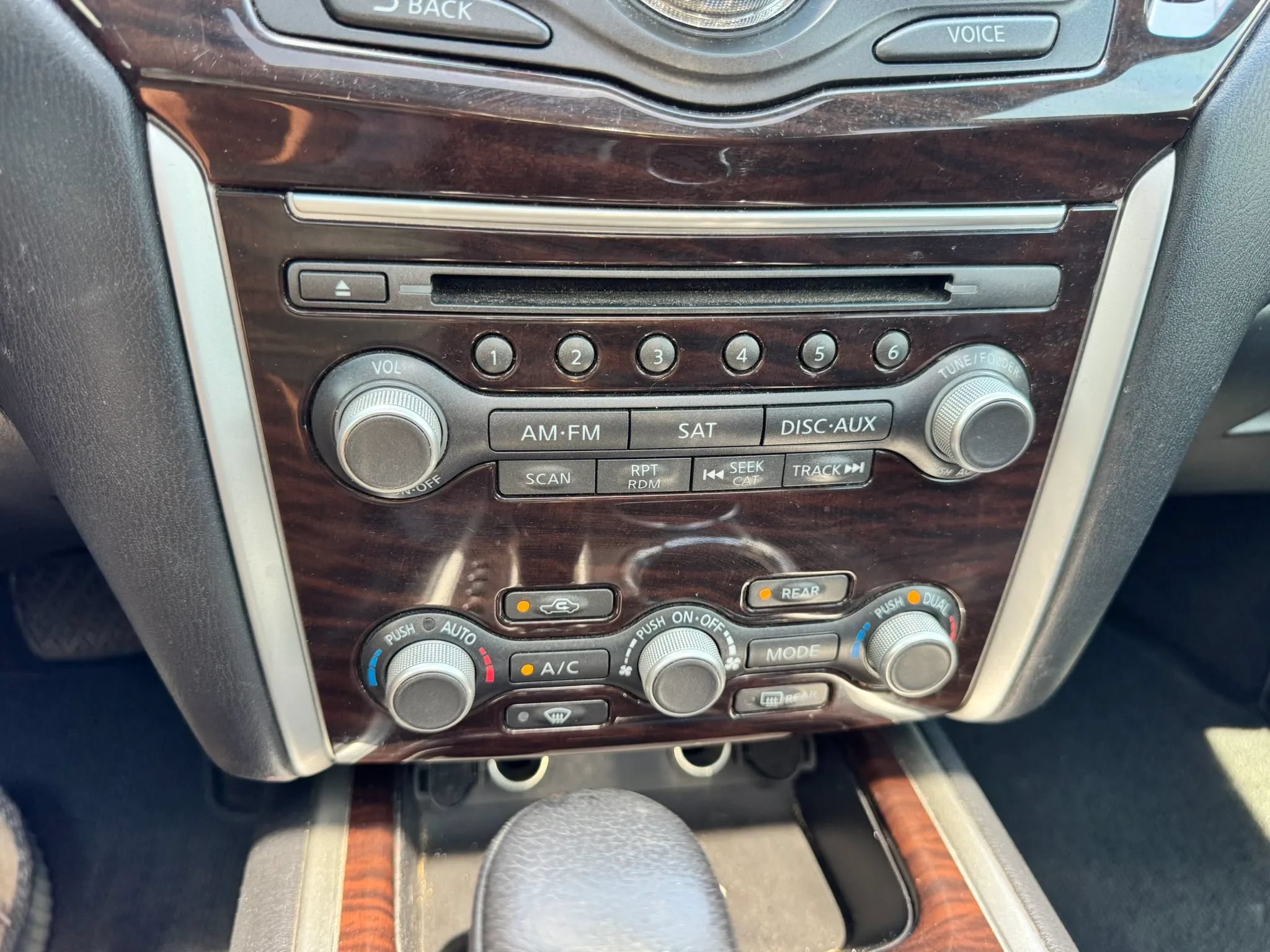 Used 2014 Nissan Pathfinder Platinum w/ Platinum Premium Package AWD/4WD image 33