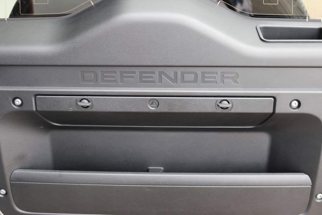 Used 2023 Land Rover Defender 110 X-Dynamic SE image 28