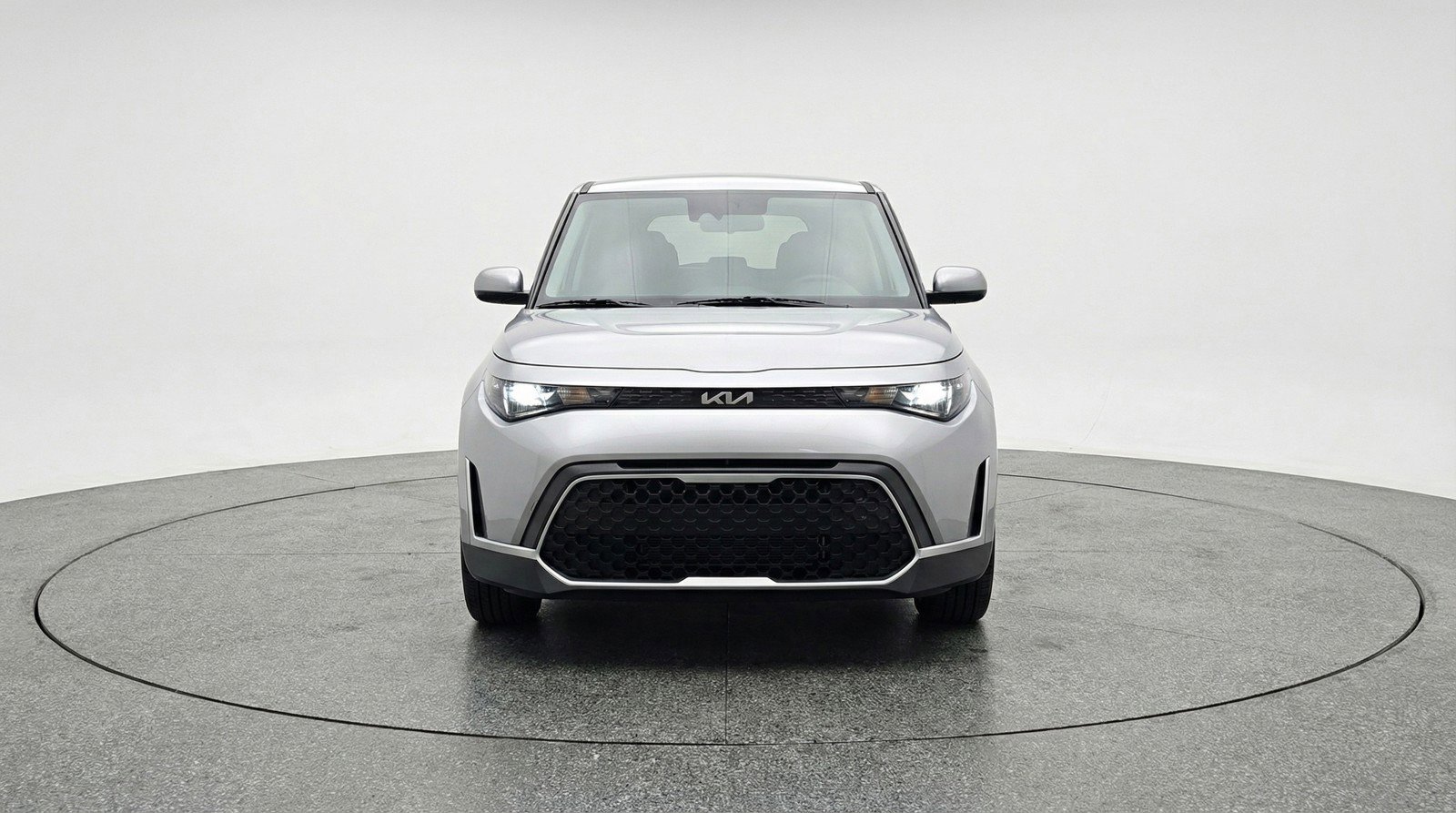 Used 2025 Kia Soul LX w/ LX Technology Package image 2