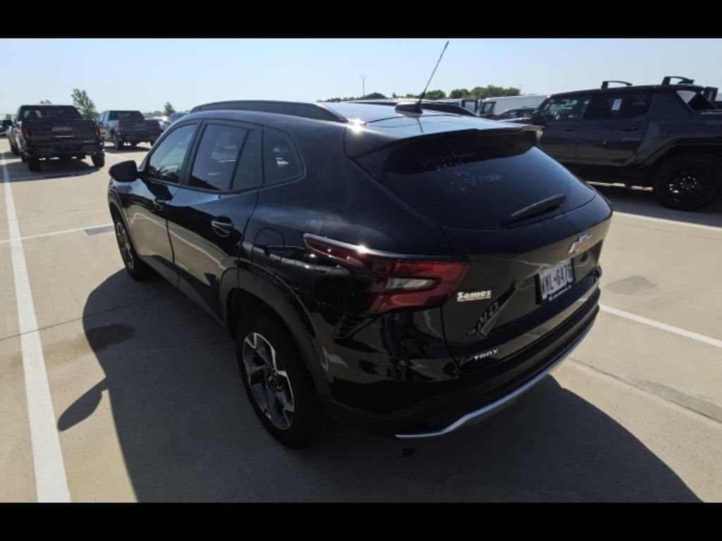 Used 2025 Chevrolet Trax LT w/ Driver Confidence Package FWD image 4