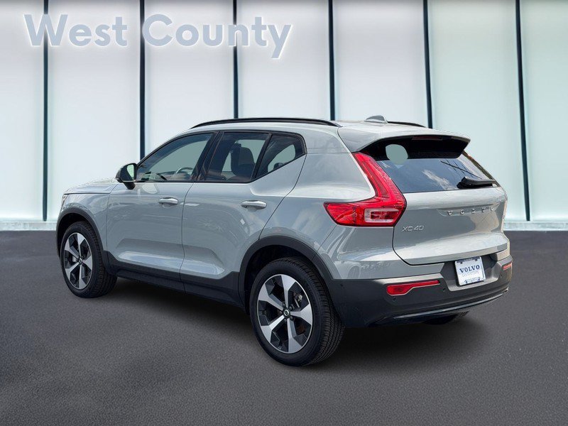 Certified 2026 Volvo XC40 B5 Plus AWD/4WD image 7