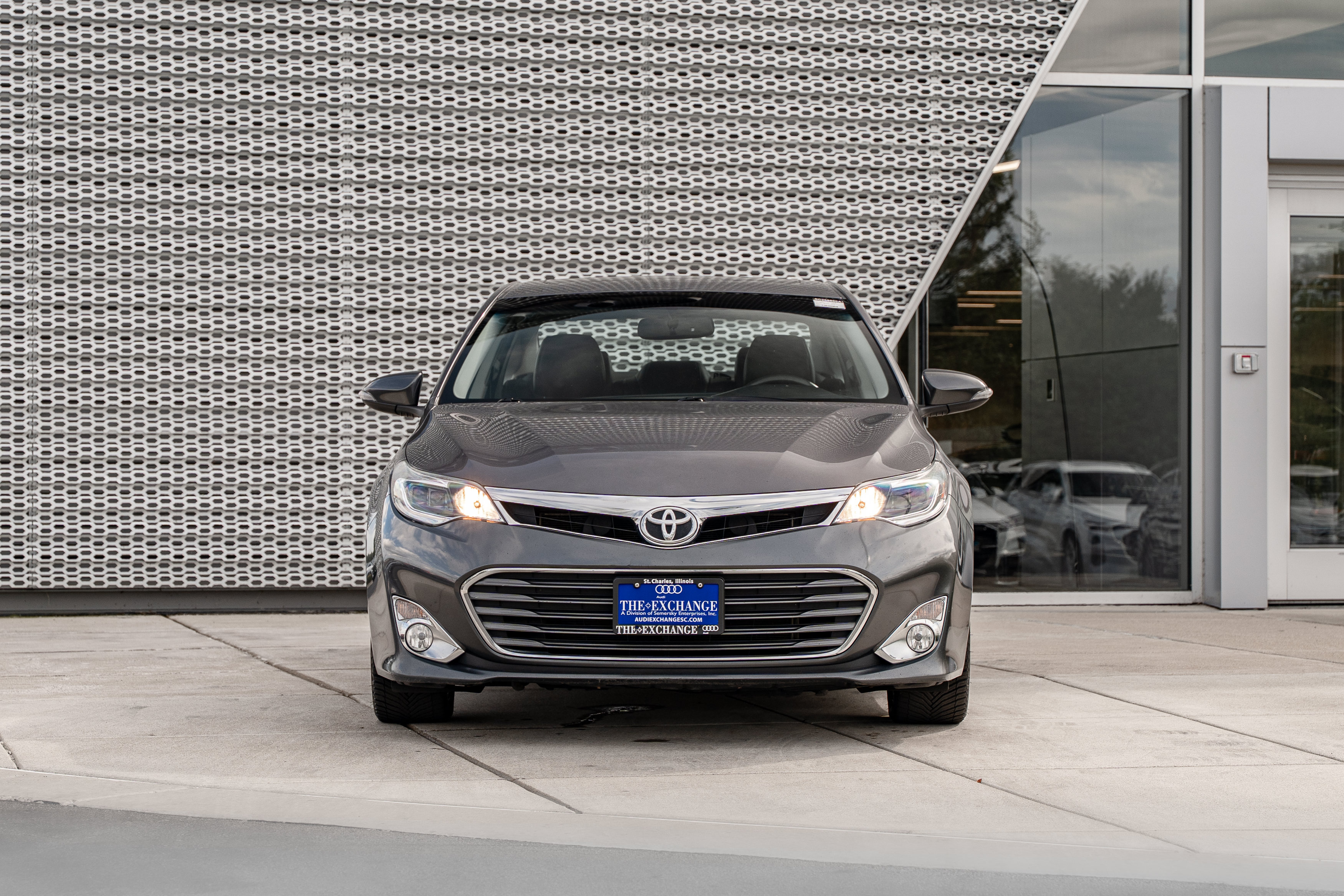 Used 2015 Toyota Avalon XLE Touring FWD image 29