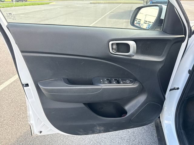 Used 2021 Hyundai Venue SEL w/ Premium Package image 24